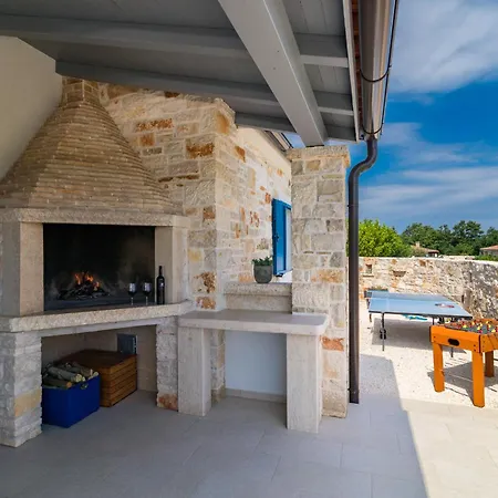 Hébergement de vacances Batana, A Warm, Private And Pet Friendly