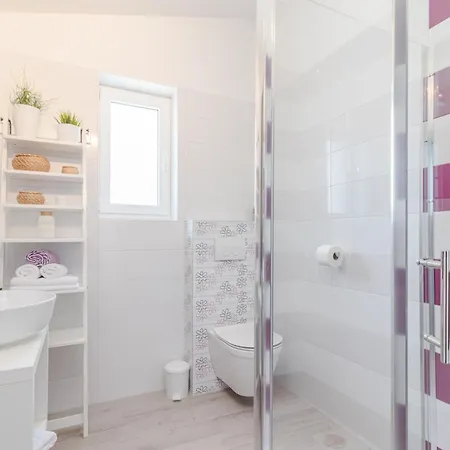 Batana, A Warm, Private And Pet Friendly Hébergement de vacances