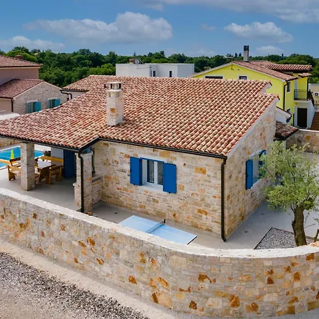 Batana, A Warm, Private And Pet Friendly