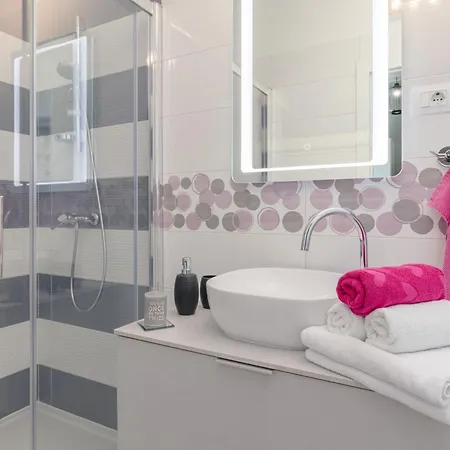 Batana, A Warm, Private And Pet Friendly Svetvincenat