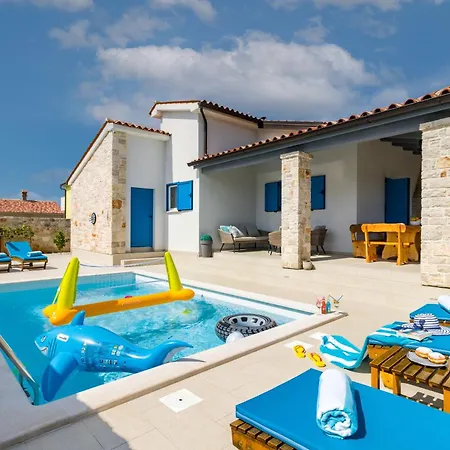 Batana, A Warm, Private And Pet Friendly Vikendica Svetvincenat
