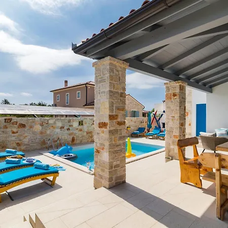 Batana, A Warm, Private And Pet Friendly *