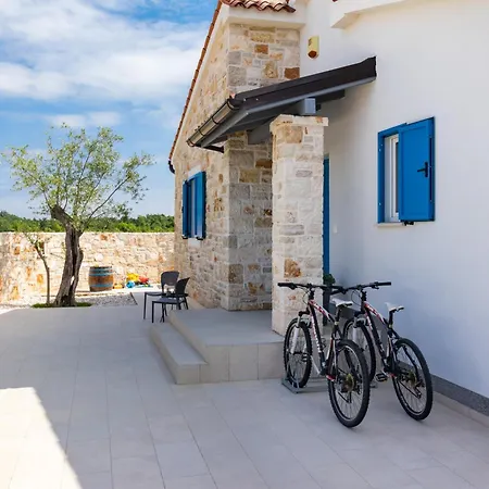 Batana, A Warm, Private And Pet Friendly Svetvinčenat